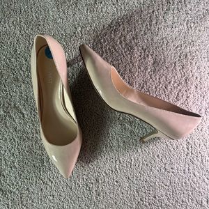 8.0 Nine West mini nude heel